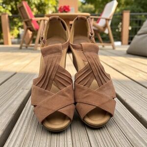 Earth Origins Curvet Wedge Sandals Blush Suede Women's Size 7.5 M